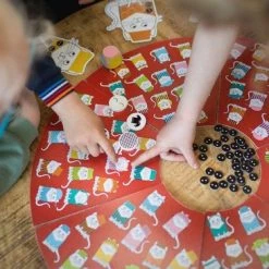 BS Toys Cats And Hats Bordspel - Kinderspeelgoed Voor Binnen - 2-6 Spelers - Speelgoed Vanaf 6 Jaar -Bordspellen Verkoopwinkel 550x366 348