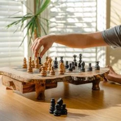 Schaakset Olijfolie & Honing Met Laden - Schaakspel - Schaakstukken - Schaakbord - Schaken - Bordspel - Handgemaakt - Hout - Zwart - Volwassenen & Kinderen - 35 X 35 X 8,5 Cm -Bordspellen Verkoopwinkel 550x366 396