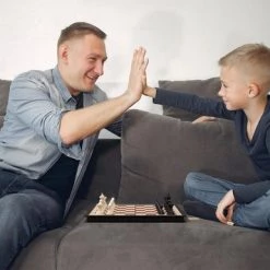 Woodley Magnetisch Schaakbord Met Schaakstukken - Schaakspel - Schaakset - Chess Set - Schaken - Schaak - Hout - Opklapbaar -Bordspellen Verkoopwinkel 550x385 1