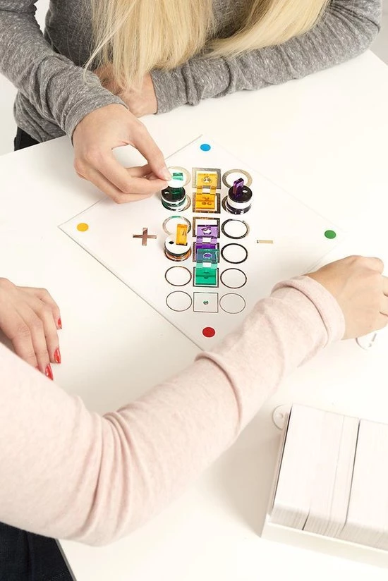 Tactic IKNOW - Nieuwe Editie - Bordspel 6 Tactic IKNOW - Nieuwe Editie - Bordspel - Afbeelding 6